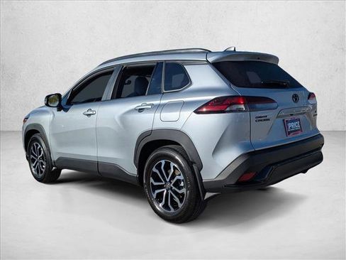 Used 2026 Toyota Corolla Cross SE image 8