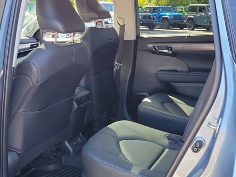 Certified 2020 Toyota Highlander Limited AWD/4WD image 14