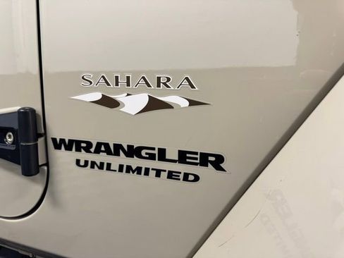 Used 2017 Jeep Wrangler Unlimited Sahara w/ Connectivity Group image 36