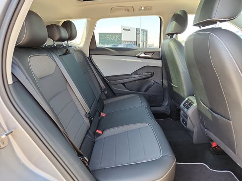Certified 2023 Volkswagen Taos SE w/ Panoramic Sunroof Package FWD image 13
