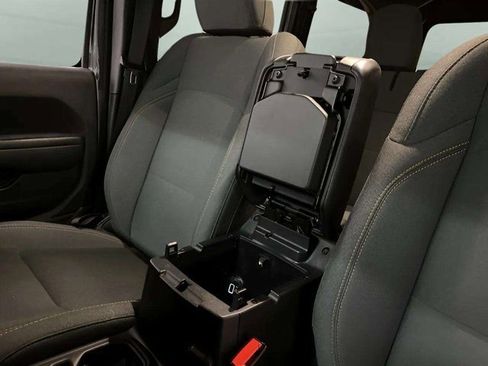 Used 2024 Jeep Wrangler Unlimited image 53