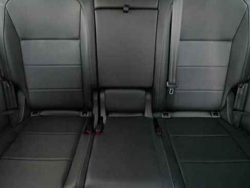 Used 2018 Volkswagen Tiguan SE w/ Panoramic Sunroof Package AWD/4WD image 13