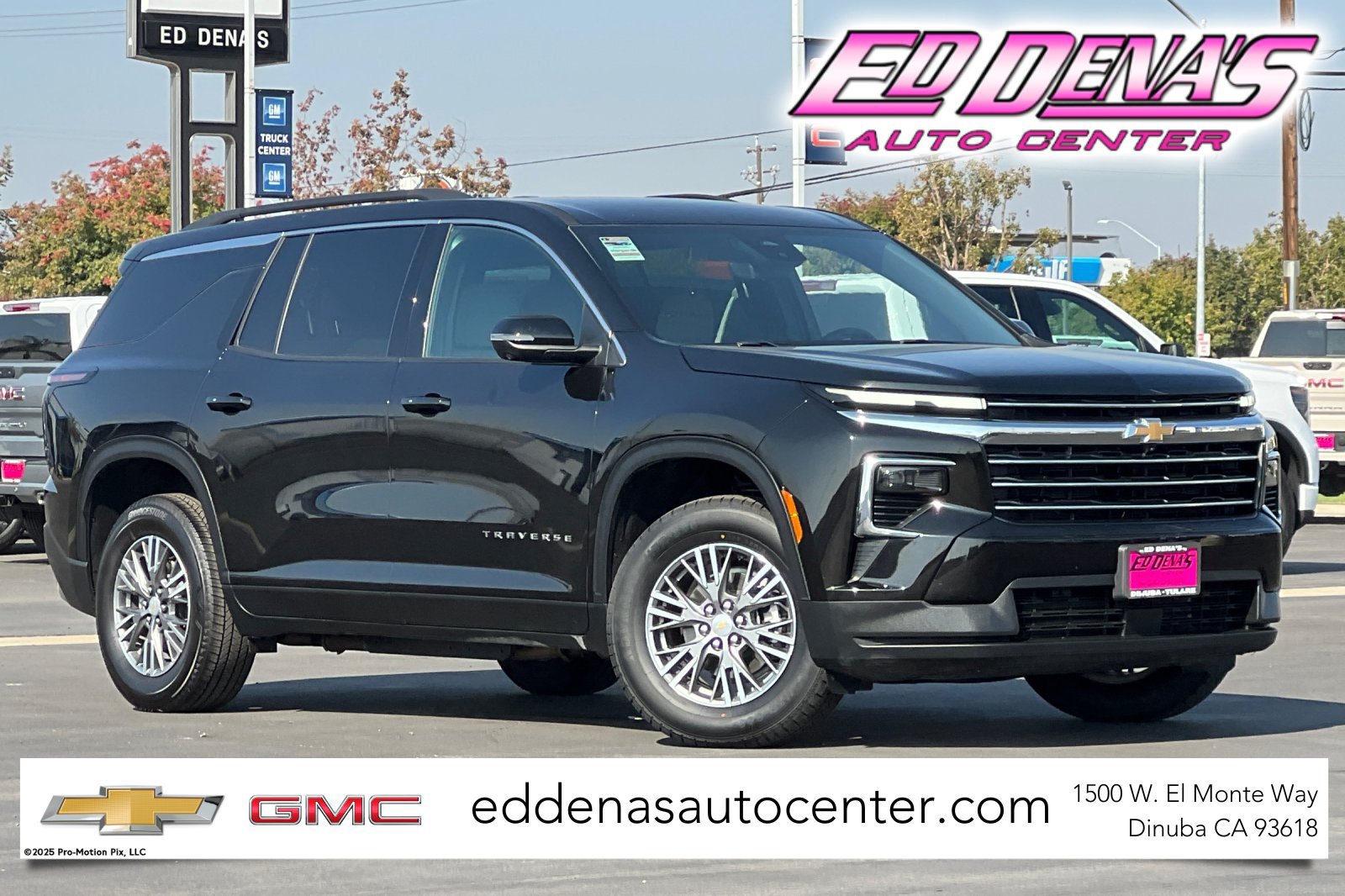 Used 2026 Chevrolet Traverse LT w/ Driver Confidence Package FWD image 1