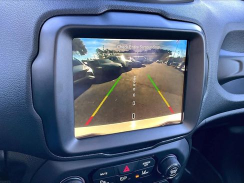 Used 2021 Jeep Renegade Latitude w/ Sun & Sound Group image 25