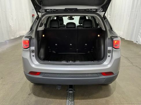 Used 2022 Jeep Compass Latitude w/ Sun and Sound Group AWD/4WD image 12