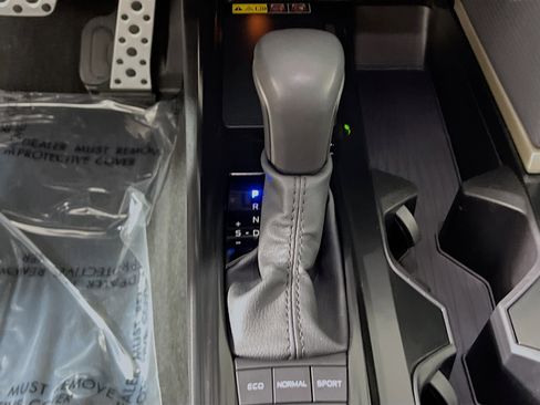 Used 2025 Toyota Camry SE w/ Multimedia Upgrade Package image 24