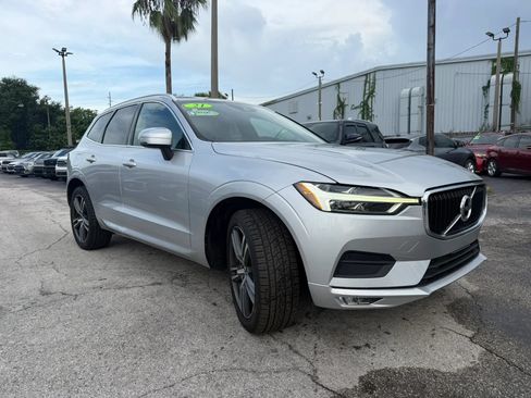 Used 2021 Volvo XC60 T5 Momentum w/ Protection Package Premier AWD/4WD image 3