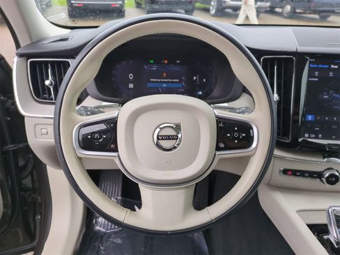 Used 2022 Volvo XC60 B5 Inscription w/ Advanced Package image 20