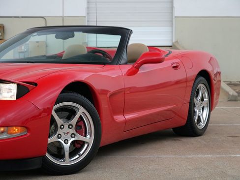 Used 2004 Chevrolet Corvette Convertible w/ Preferred Equipment Group RWD image 22