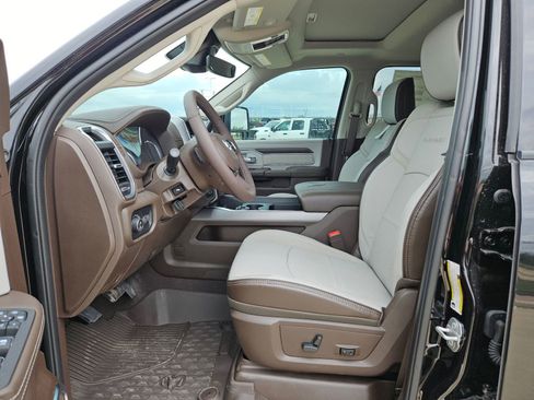 New 2026 RAM 3500 Laramie AWD/4WD image 9