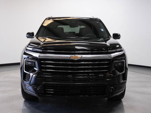 Used 2026 Chevrolet Traverse High Country w/ LPO, Floor Liner Package AWD/4WD image 2