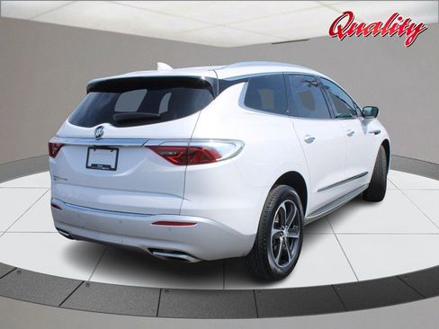 Used 2022 Buick Enclave Premium w/ LPO, Touring Package AWD/4WD image 3