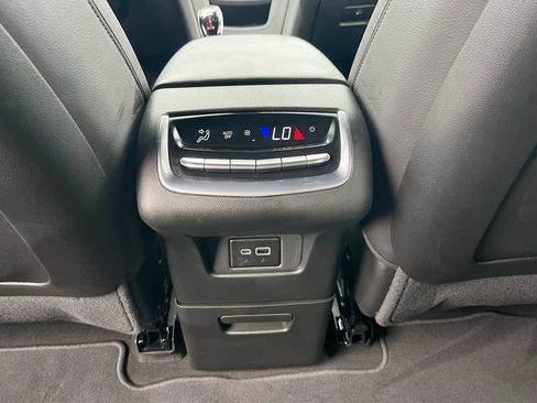 Used 2025 Cadillac XT6 Luxury FWD image 26