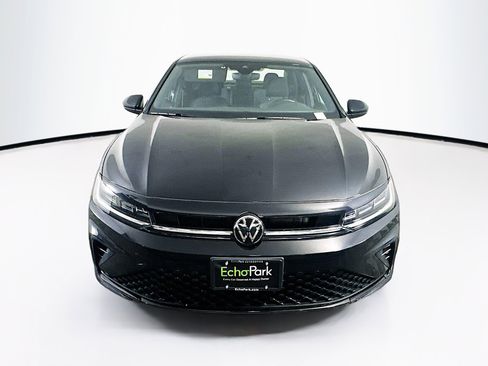 Used 2025 Volkswagen Jetta Sport image 2