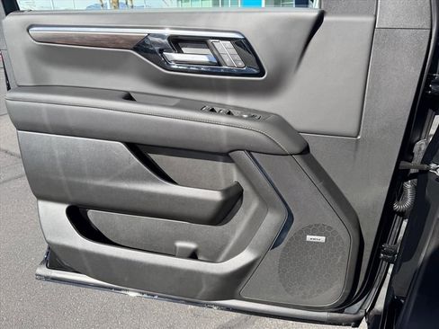 New 2026 Chevrolet Suburban Premier image 9