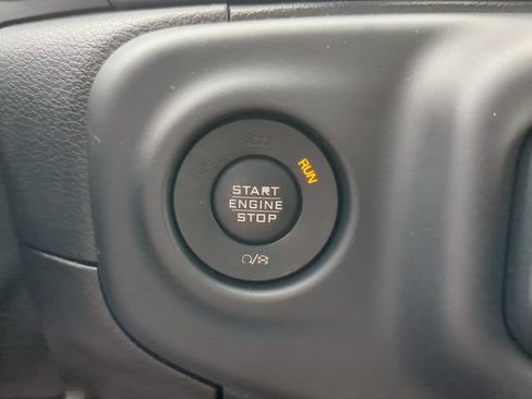 Used 2018 Jeep Wrangler Unlimited Sahara AWD/4WD image 34