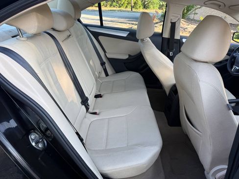 Used 2012 Volkswagen Jetta TDI FWD image 19