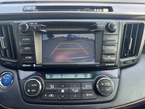 Used 2018 Toyota RAV4 SE AWD/4WD image 16