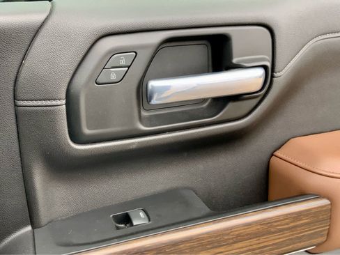 Used 2022 Chevrolet Silverado 1500 High Country w/ Technology Package image 56