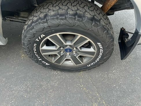 Used 2015 Ford F150 XLT w/ Equipment Group 302A Luxury AWD/4WD image 12