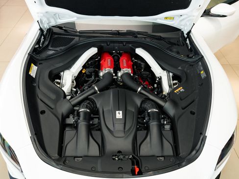 Used 2024 Ferrari Roma Spider image 19