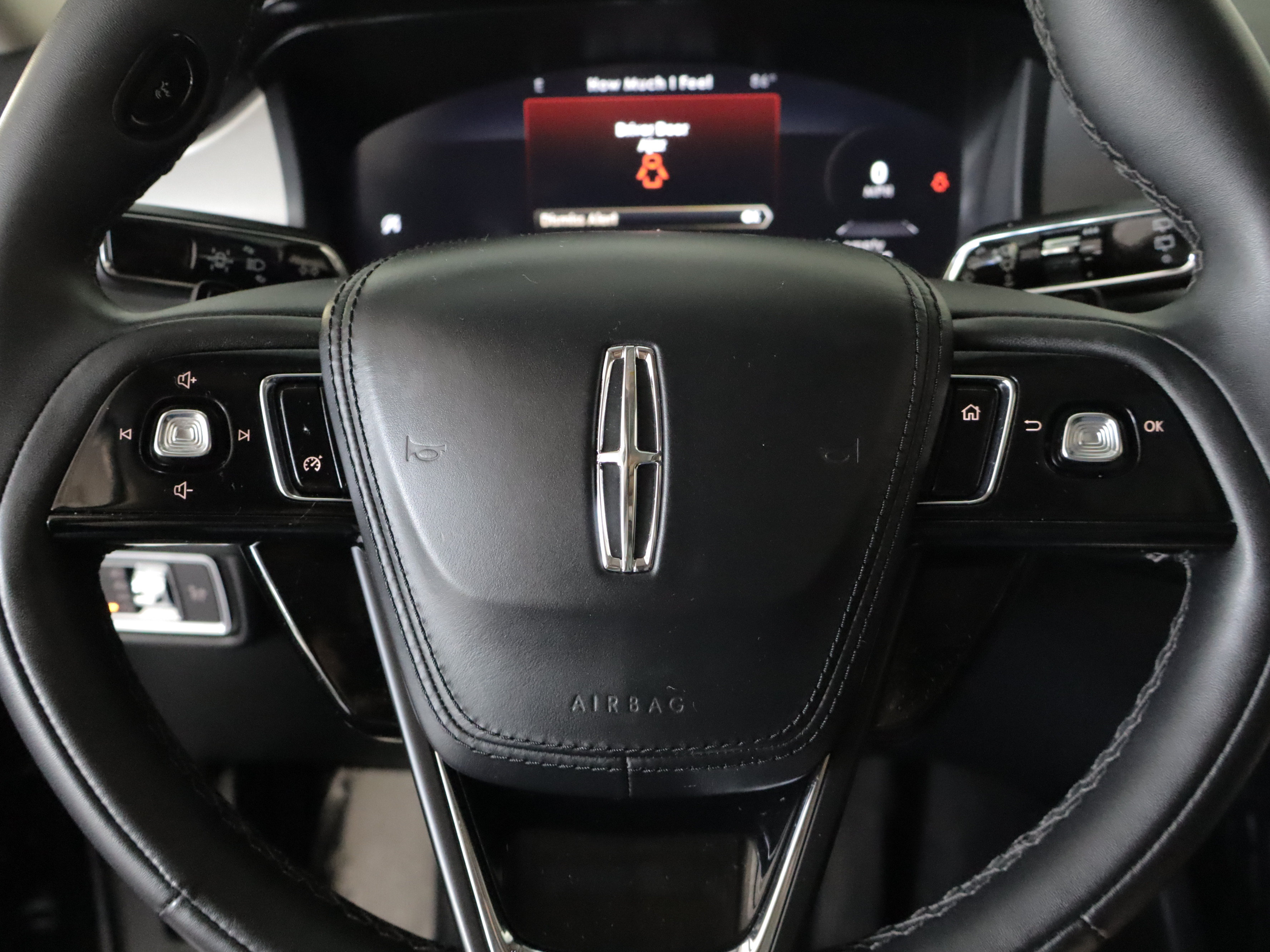 Used 2023 Lincoln Aviator AWD w/ Premium Package image 14