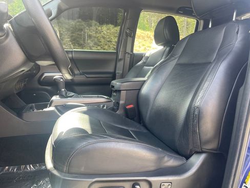 Used 2022 Toyota Tacoma Limited RWD image 12