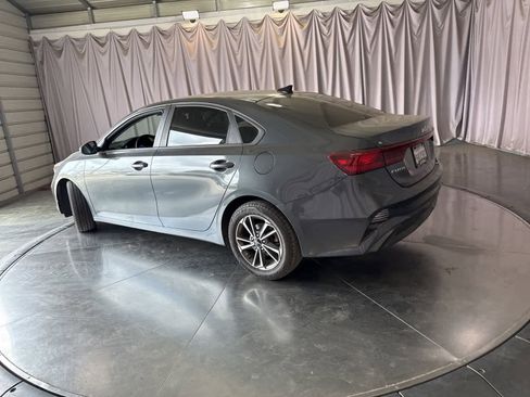 Used 2022 Kia Forte LXS FWD image 5