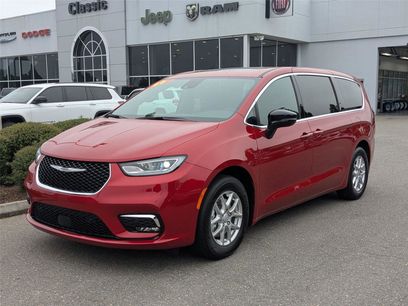 New 2026 Chrysler Pacifica Select