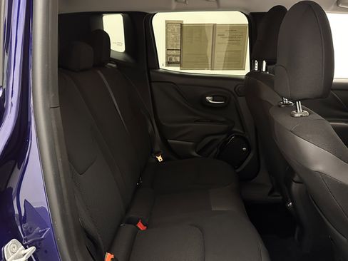 Used 2018 Jeep Renegade Altitude w/ Safety & Security Group FWD image 30