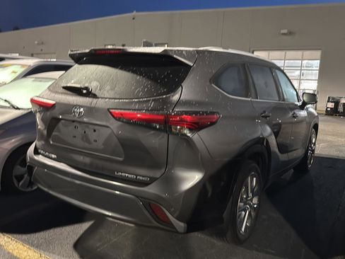 Used 2023 Toyota Highlander Limited image 6