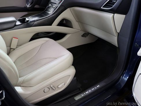 Used 2017 Lincoln MKX Reserve w/ Lincoln MKX Climate Package image 35