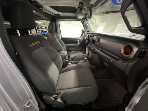 Used 2023 Jeep Gladiator Mojave w/ Cold Weather Group image 30