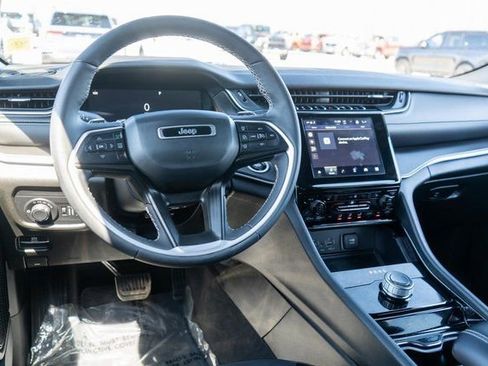Used 2023 Jeep Grand Cherokee Altitude AWD/4WD image 14