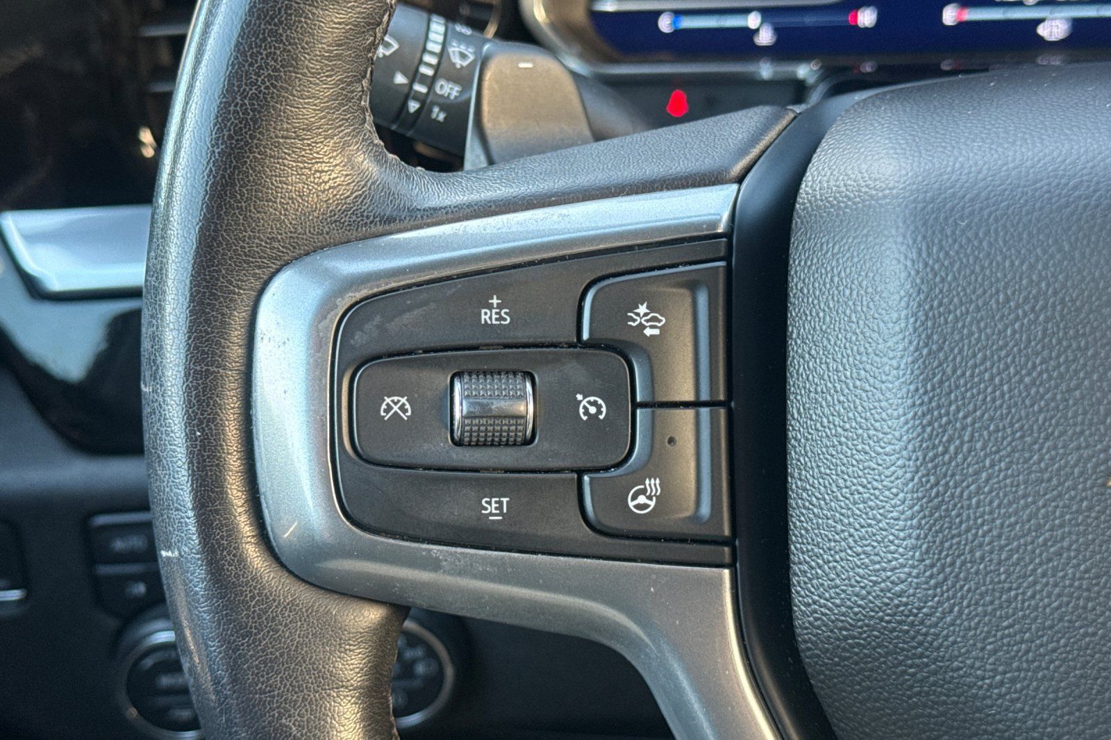 Used 2022 Chevrolet Silverado 1500 LTZ AWD/4WD image 34