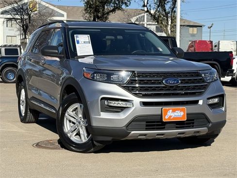 Used 2022 Ford Explorer XLT w/ Equipment Group 202A image 2