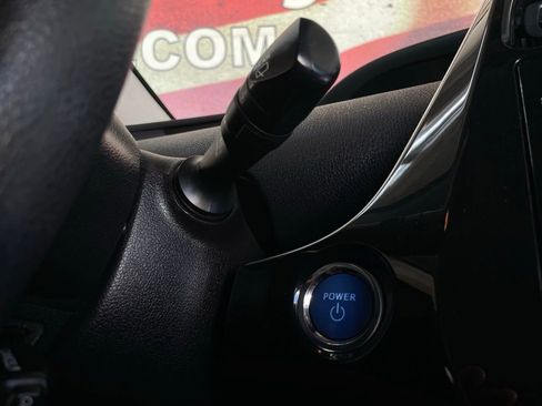 Used 2020 Toyota Prius LE image 28
