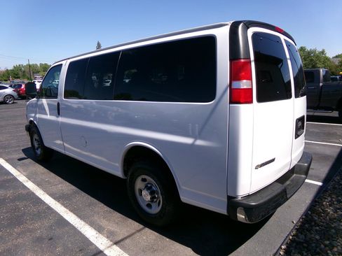 Used 2017 Chevrolet Express 2500 LT w/ LT Preferred Equipment Group RWD image 5