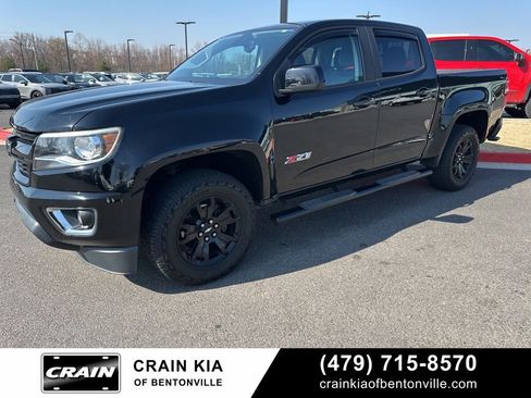 Used 2017 Chevrolet Colorado Z71 w/ Z71 Midnight Edition image 2