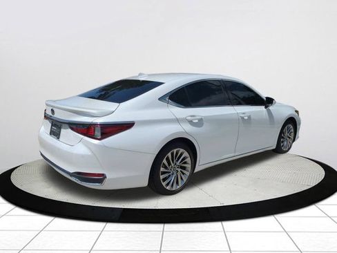 Certified 2022 Lexus ES 300h Ultra Luxury w/ Accessory Package 2 FWD image 4