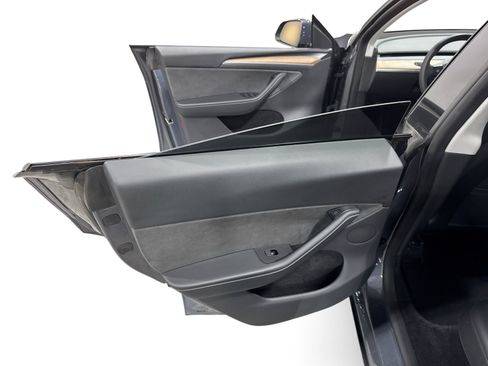 Certified 2023 Tesla Model Y AWD image 10