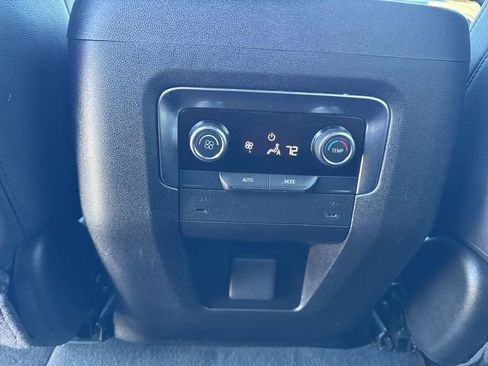Used 2025 Chevrolet Suburban Z71 AWD/4WD image 20