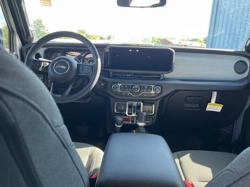 Used 2024 Jeep Gladiator Sport AWD/4WD image 3