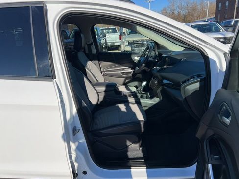 Used 2019 Ford Escape SE image 22