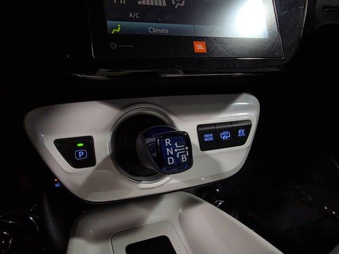Used 2018 Toyota Prius Prime Advanced image 28