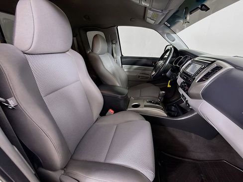 Used 2015 Toyota Tacoma TRD Sport w/ TRD Sport Package image 23