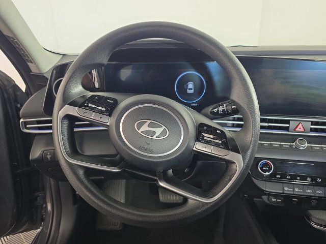 Used 2024 Hyundai Elantra SEL FWD image 11