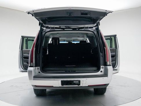 Used 2019 Cadillac Escalade ESV Luxury image 35