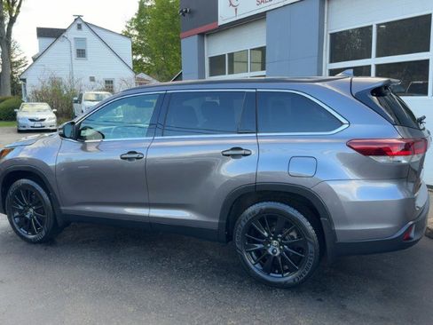 Used 2019 Toyota Highlander SE AWD/4WD image 7
