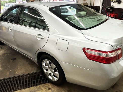 Used 2009 Toyota Camry LE FWD image 4